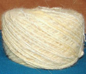 Пряжа «Белый Пушистик микс1» ручного прядения для ручного вязания