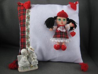 Декоративная подушка со съёмной куклой Милочкой