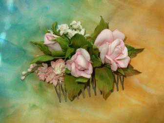 Гребень «Весенняя рапсодия» с цветами из фоамирана