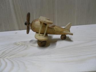 Самолет деревянный