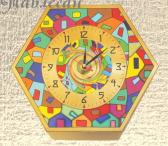 Настенные часы «Домики Хундертвассера» шестигранник