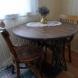 стол с круглой деревянной столешницей